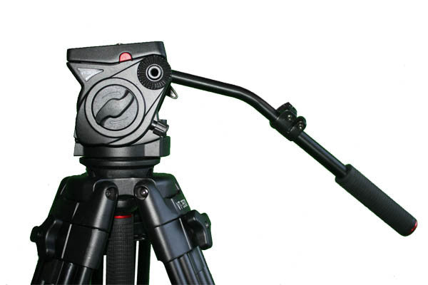 CobraCrane 501 Aluminum Tripod w/ fluid head